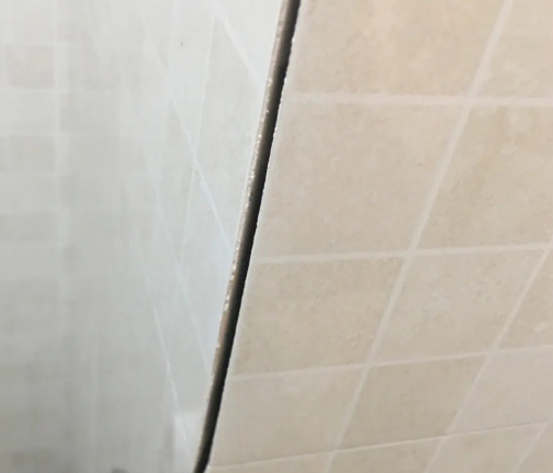 佳木斯市瓷砖空鼓维修公司分享阳台瓷砖脱落的修复过程可以分为以下几个步骤